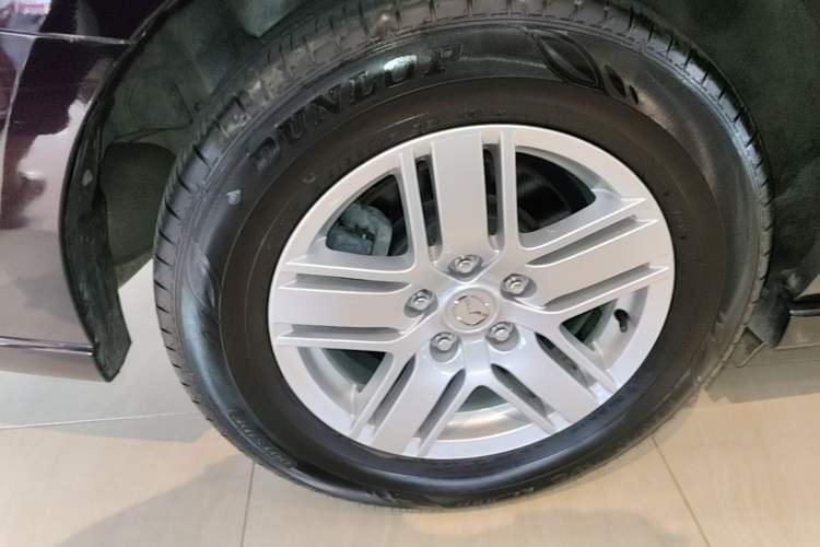 Used Mazda 8 2015 2.5L Ultimate Edition Right Rear Wheel Hub