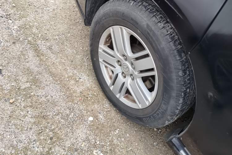 Used Mazda 8 2015 2.5L Ultimate Edition Right Rear Wheel Hub