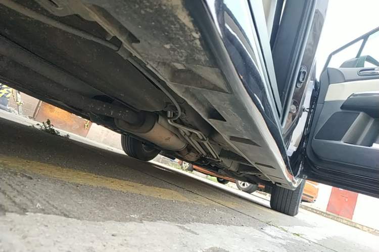 Used Mazda 8 2015 2.5L Ultimate Edition Right Side Sill