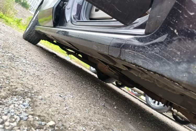 Used Mazda 8 2015 2.5L Ultimate Edition Right Side Sill