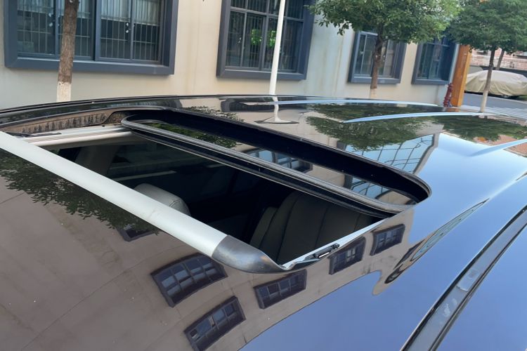 Used Mazda 8 2015 2.5L Ultimate Edition Roof