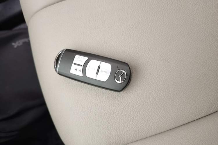 Used Mazda 8 2015 2.5L Flagship Edition Vehicle Key