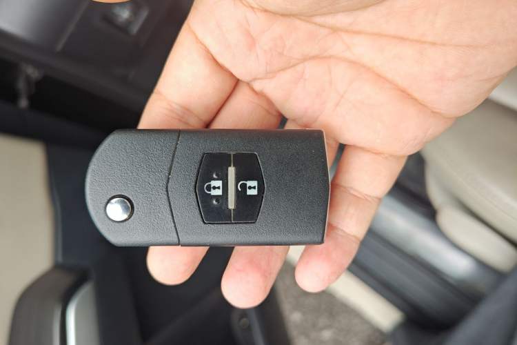 Used Mazda 8 2015 2.5L Elite Edition Vehicle Key
