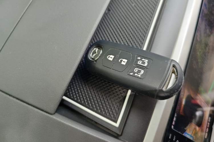 Used Mazda 8 2015 2.5L Ultimate Edition Vehicle Key