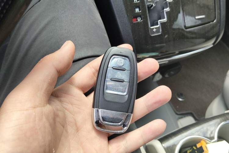 Used Mazda 8 2015 2.5L Ultimate Edition Vehicle Key