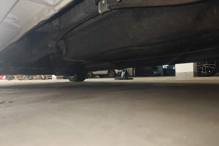 Used Mazda 8 2015 2.5L Flagship Edition Chassis Rear Left