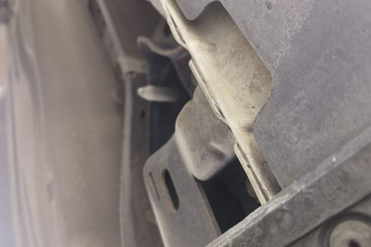 Used Mazda 8 2015 2.5L Elite Edition Chassis Rear Left