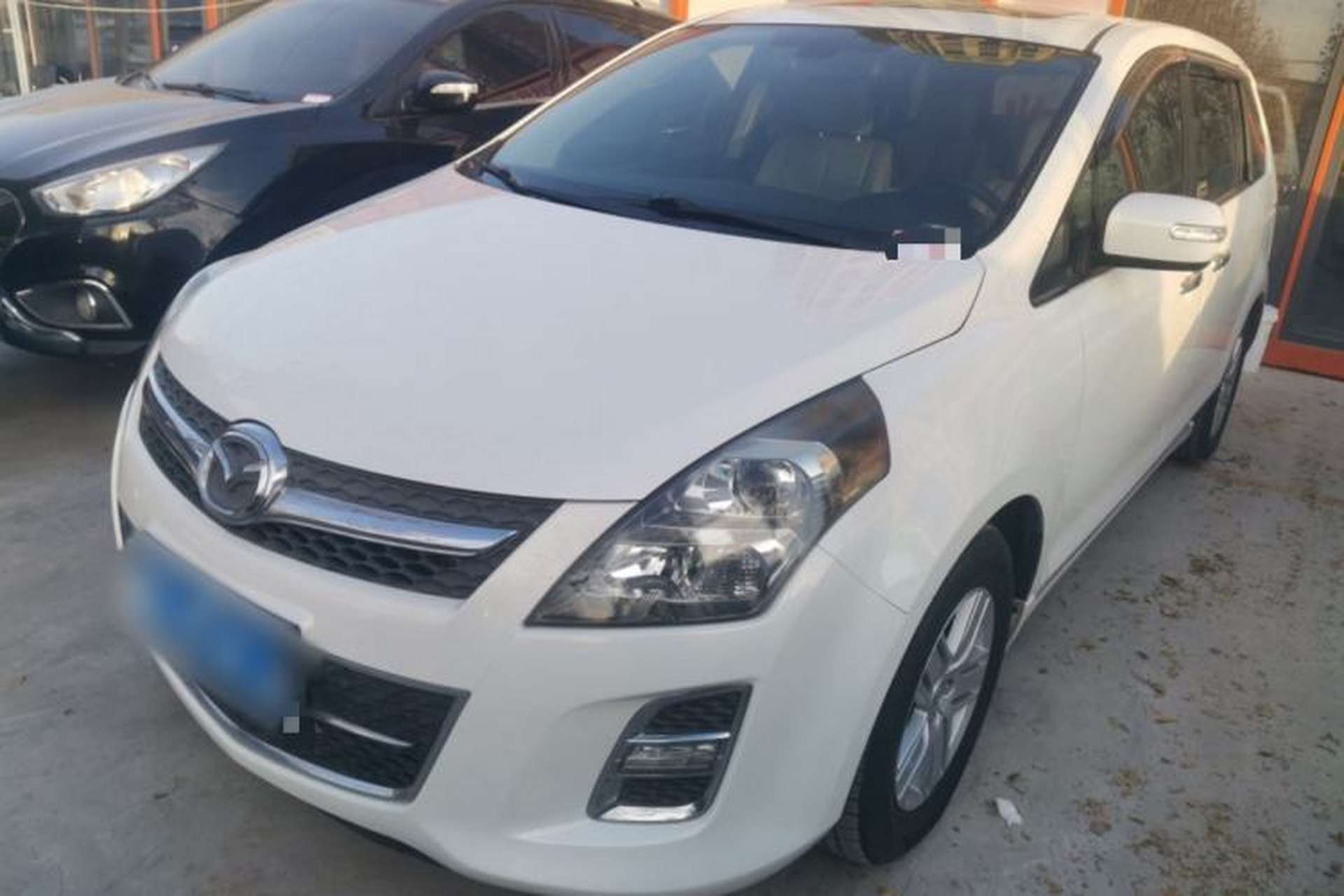 Used Mazda 8 2015 2.5L Ultimate Edition Front Left 45 Deg