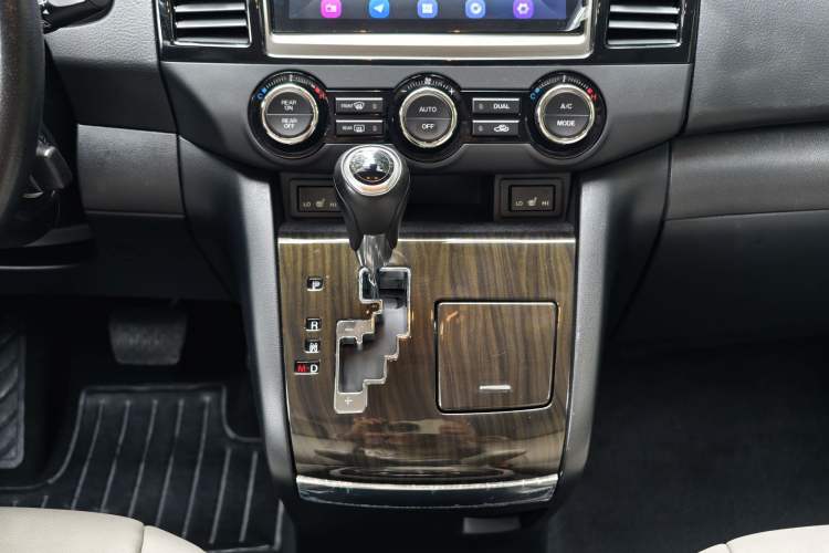 Used Mazda 8 2015 2.5L Flagship Edition Gear Lever