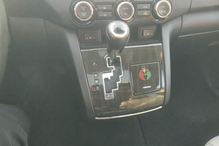 Used Mazda 8 2015 2.5L Ultimate Edition Gear Lever