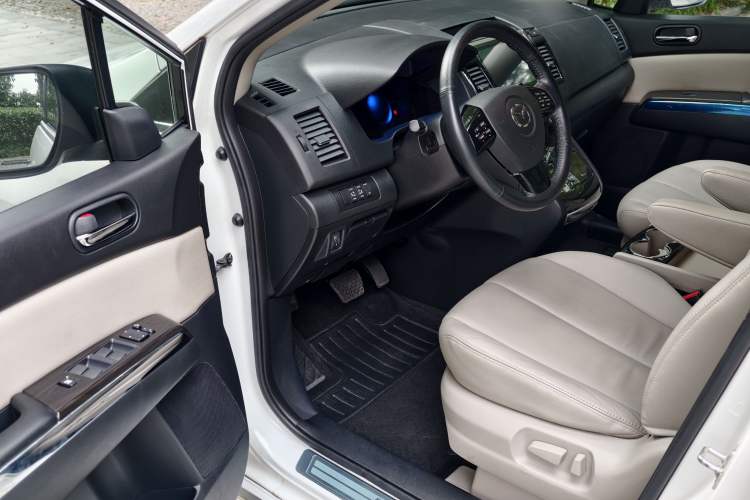 Used Mazda 8 2015 2.5L Flagship Edition Interior 1