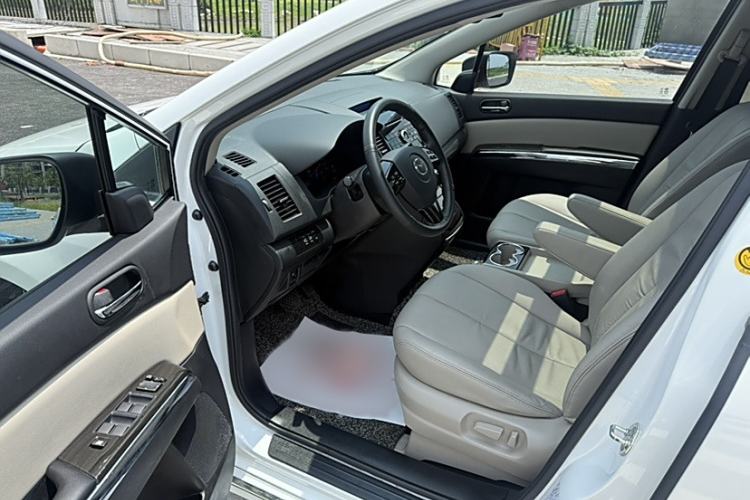 Used Mazda 8 2015 2.5L Ultimate Edition Interior 1