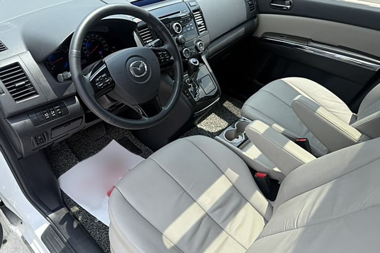 Used Mazda 8 2015 2.5L Ultimate Edition Interior 10