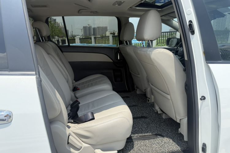 Used Mazda 8 2015 2.5L Ultimate Edition Interior 11