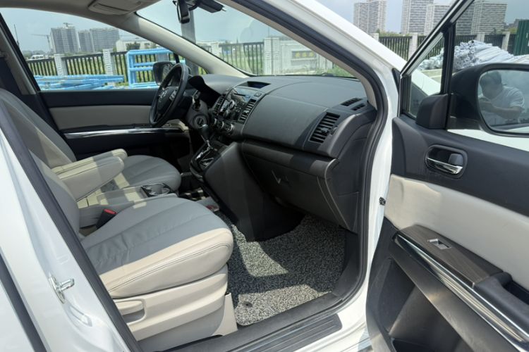 Used Mazda 8 2015 2.5L Ultimate Edition Interior 14