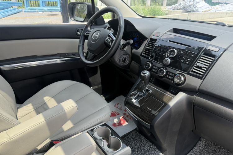 Used Mazda 8 2015 2.5L Ultimate Edition Interior 15