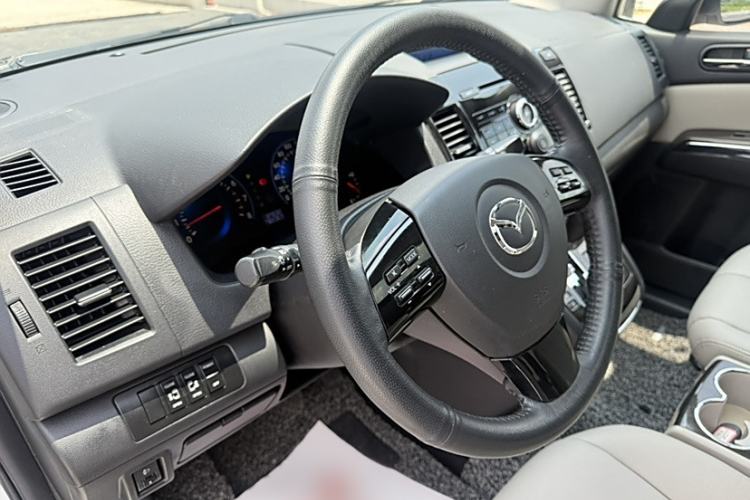 Used Mazda 8 2015 2.5L Ultimate Edition Interior 3
