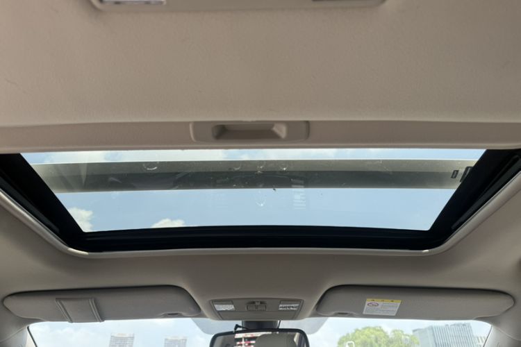 Used Mazda 8 2015 2.5L Ultimate Edition Interior 5