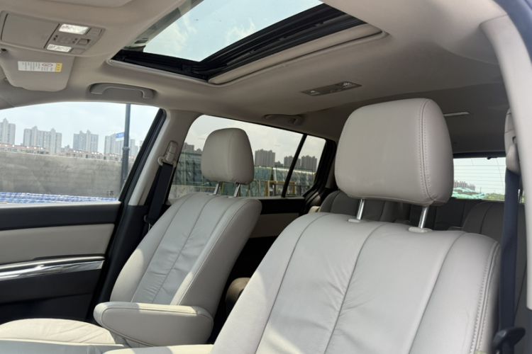 Used Mazda 8 2015 2.5L Ultimate Edition Interior 8