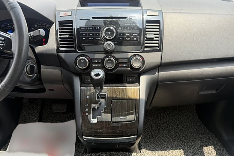 Used Mazda 8 2015 2.5L Ultimate Edition Interior 9