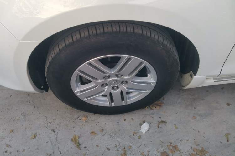 Used Mazda 8 2015 2.5L Ultimate Edition Left Front Wheel Hub
