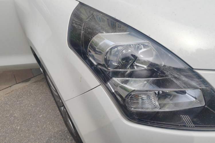Used Mazda 8 2015 2.5L Flagship Edition Right Front Headlight