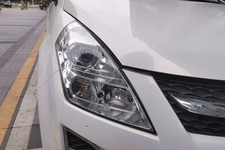 Used Mazda 8 2015 2.5L Elite Edition Right Front Headlight