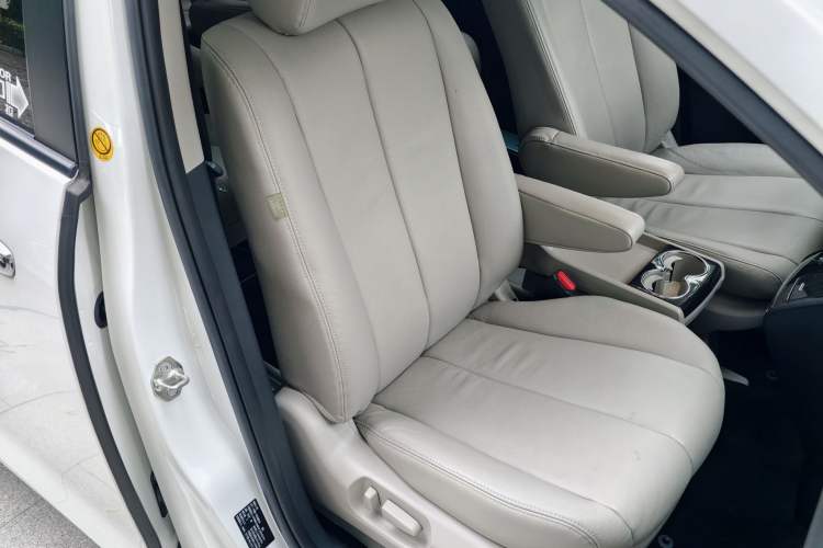 Used Mazda 8 2015 2.5L Flagship Edition Right Front Seat