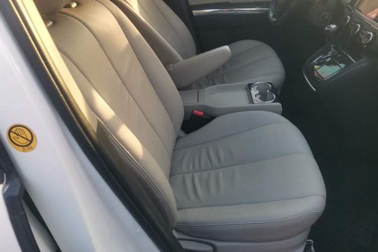 Used Mazda 8 2015 2.5L Ultimate Edition Right Front Seat