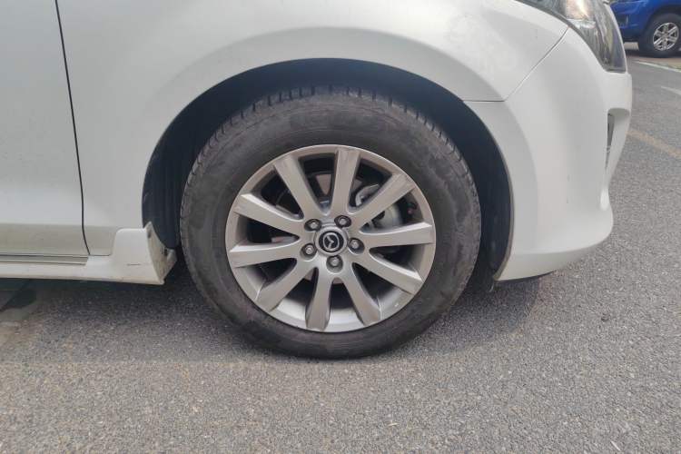 Used Mazda 8 2015 2.5L Flagship Edition Right Front Wheel Hub