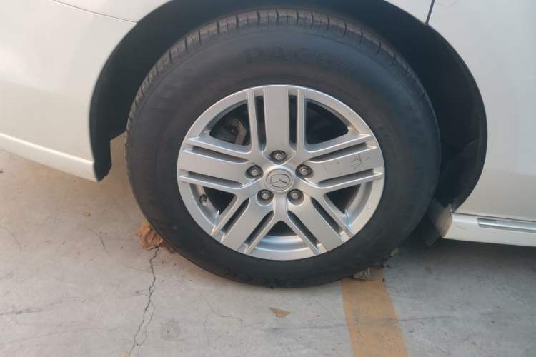 Used Mazda 8 2015 2.5L Ultimate Edition Right Rear Wheel Hub