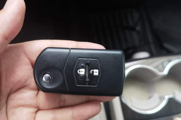 Used Mazda 8 2015 2.5L Elite Edition Vehicle Key
