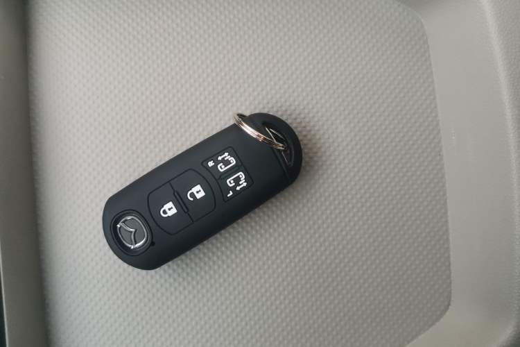 Used Mazda 8 2015 2.5L Ultimate Edition Vehicle Key