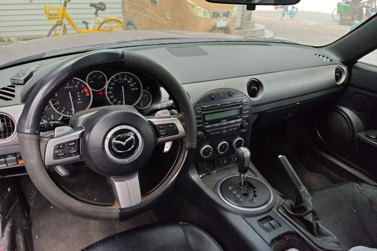 Used Mazda MX-5 2009 2.0 Center Console