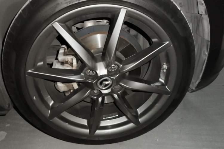 Used Mazda MX-5 2018 2.0L RF Platinum Steel Gray Right Front Wheel Hub