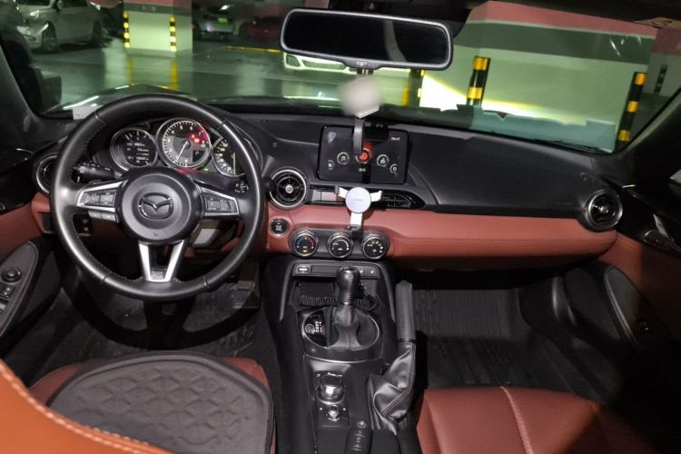 Used Mazda MX-5 2018 2.0L RF Platinum Steel Gray Center Console