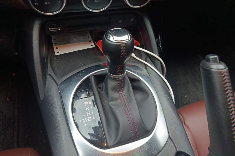 Used Mazda MX-5 2018 2.0L RF Platinum Steel Gray Gear Lever
