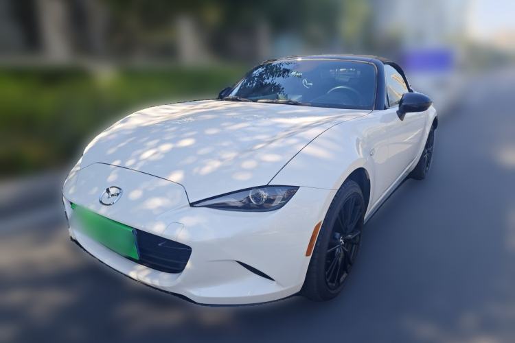 Mazda MX-5 2.0L manual soft-top convertible, 2 seats