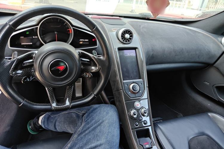 Used McLaren 12C 2012 3.8T Standard Edition Center Console