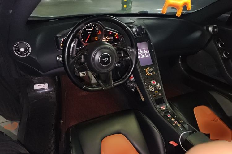 Used McLaren 12C 2013 3.8T SPIDER Center Console