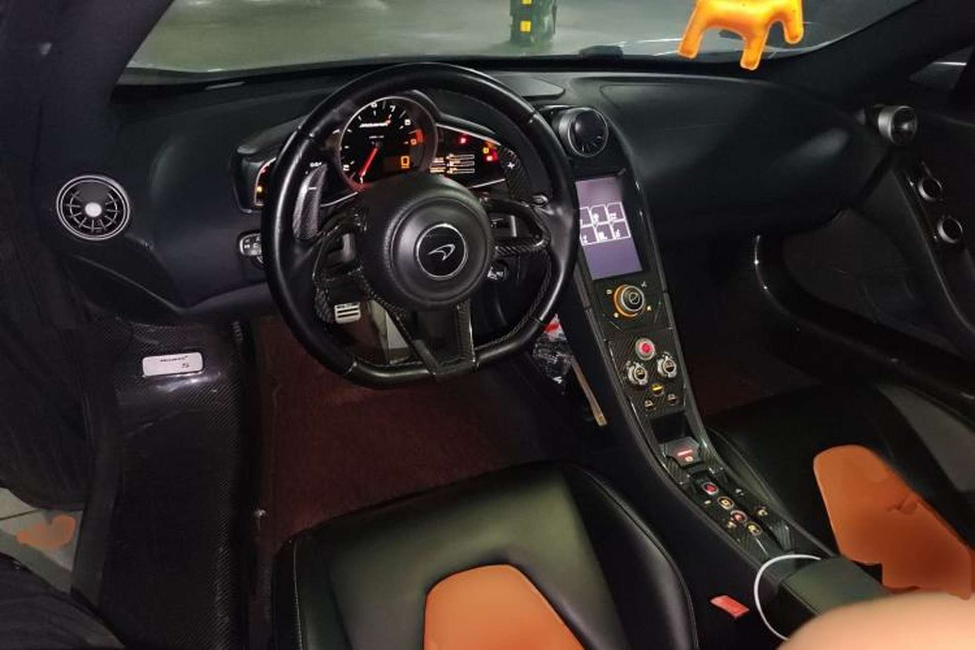 Used McLaren 12C 2013 3.8T SPIDER Center Console