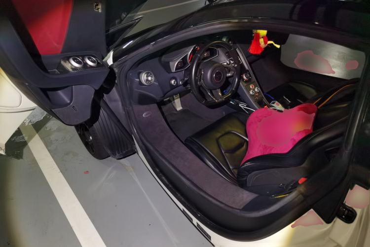 Used McLaren 12C 2013 3.8T COUPE Driver Seat