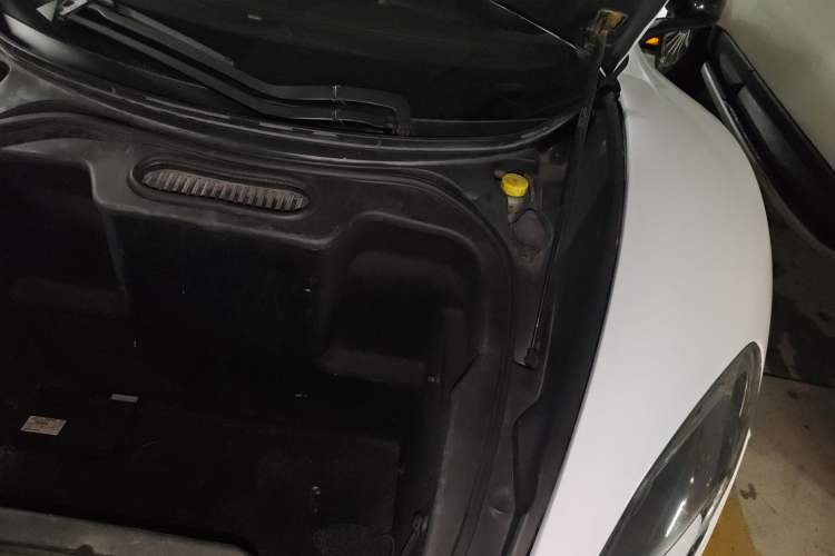 Used McLaren 12C 2013 3.8T SPIDER Engine Bay Left