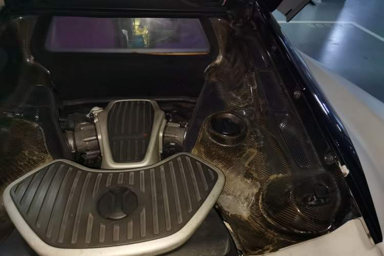 Used McLaren 12C 2013 3.8T COUPE Engine Bay Left