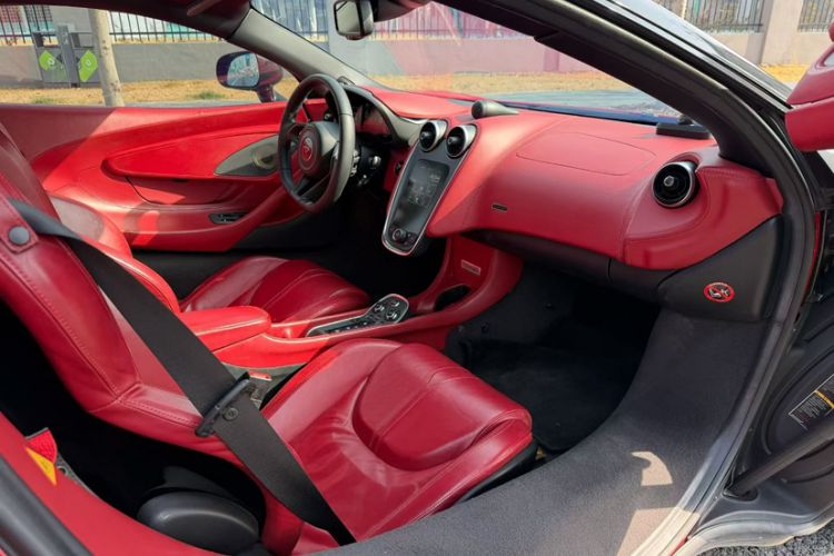 Used McLaren 540C 2015 3.8T Coupe Interior 3