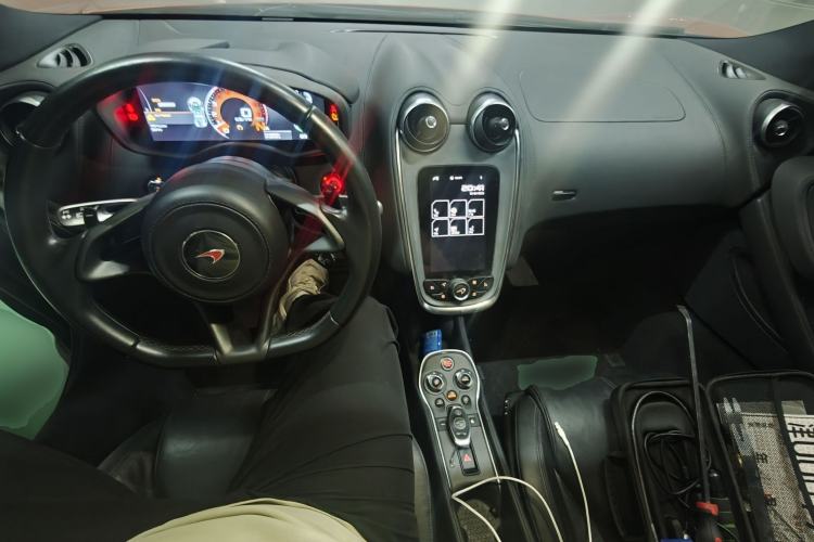 Used McLaren 540C 2015 3.8T Coupe Center Console