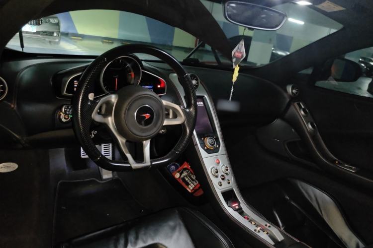 Used McLaren 625C 2015 3.8T Coupe Center Console