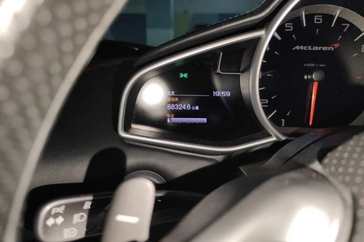 Used McLaren 625C 2015 3.8T Coupe Odometer Close Up