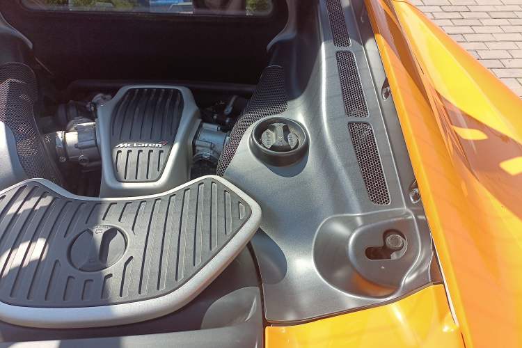 Used McLaren 625C 2015 3.8T Coupe Engine Bay Left