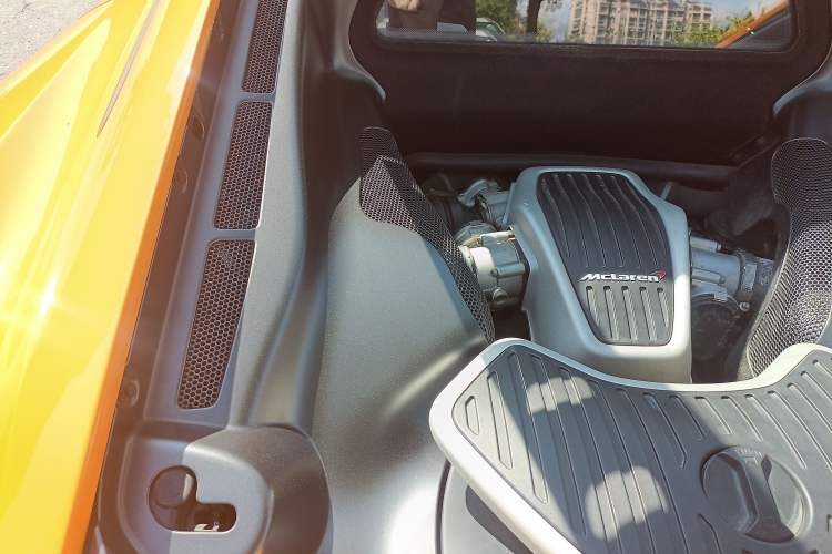 Used McLaren 625C 2015 3.8T Coupe Engine Bay Right